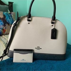‼️Coach contrast bag & card holder‼️